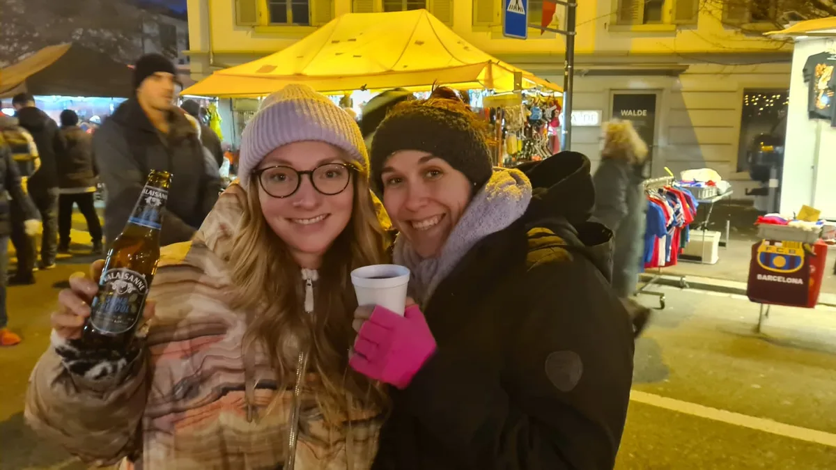 Man sieht die beiden Redaktorinnen Marie Fredericq und Talina Steinmetz.